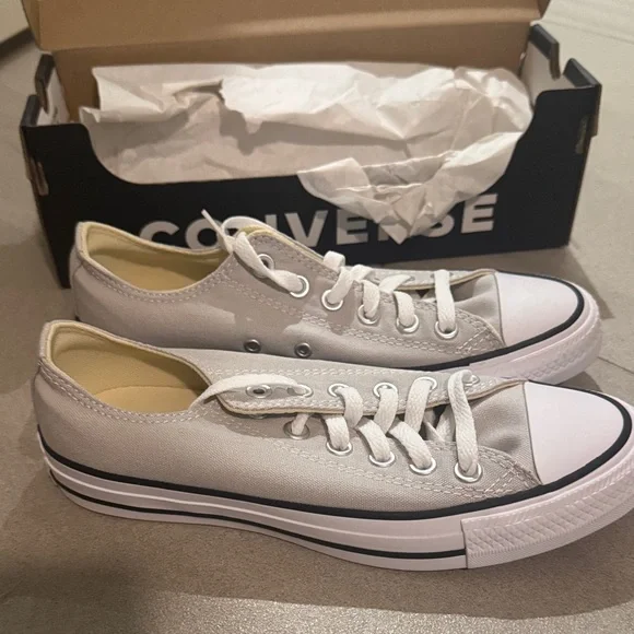 Converse Low Top Sneakers - Beige & White - Picture 3 of 3